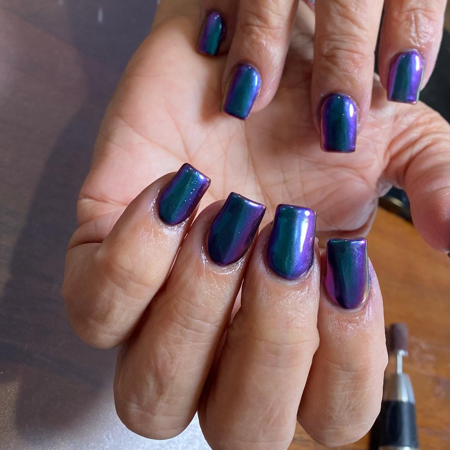 Blue-to-purple iridescent chrome nails